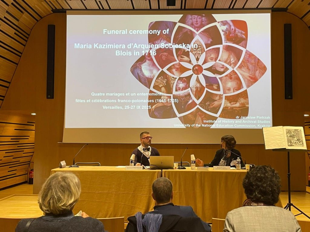 dr Jarosław Pietrzak wygłosił referat na Międzynarodowej Konferencji Naukowej w Wersalu